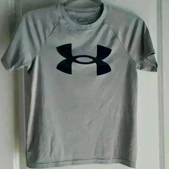 Youth Medium Under Armour heatgear shirt. - Picture 1 of 3